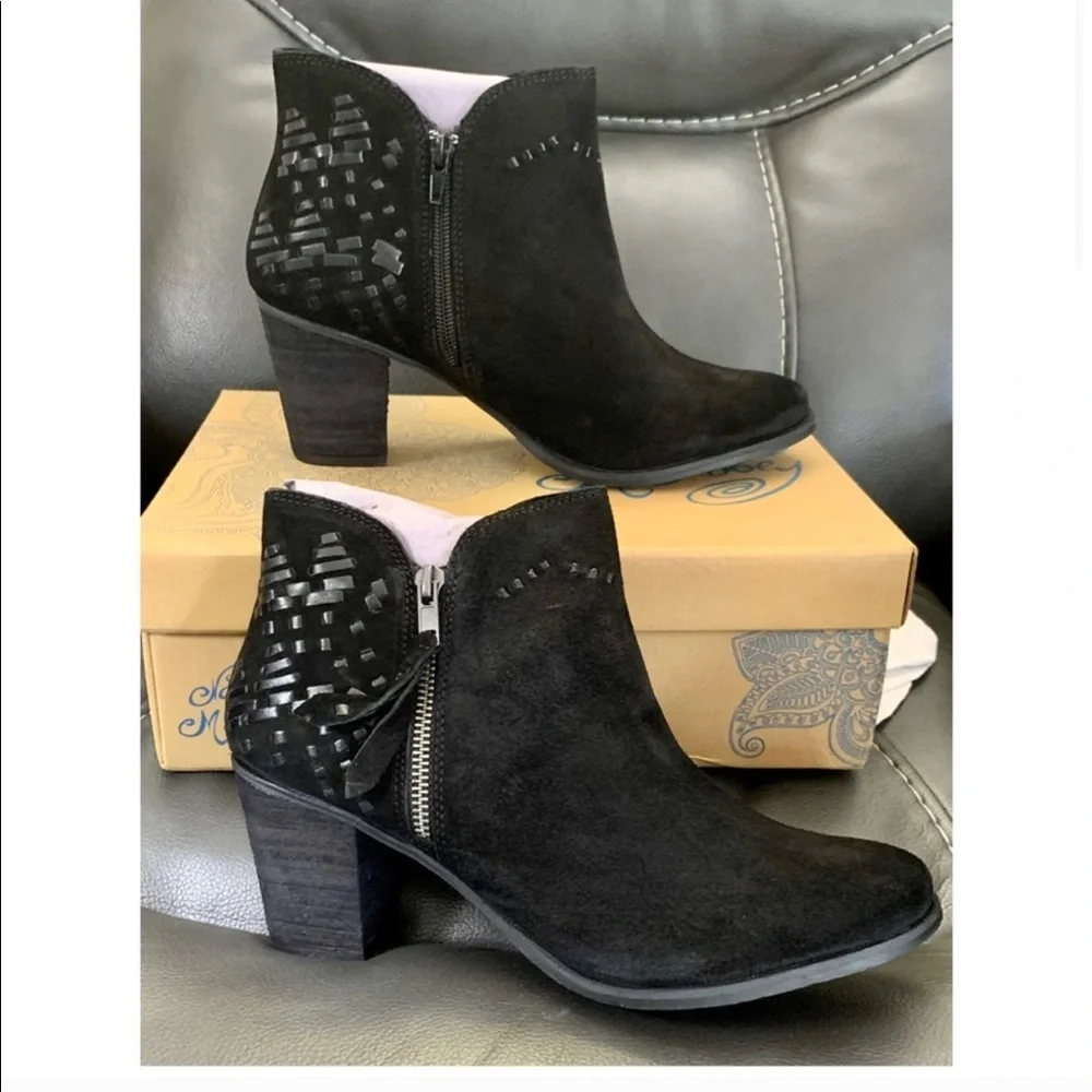 Naughty Monkey 🙊 Blk Stitch-Accent Suede Booties - Picture 2 of 8